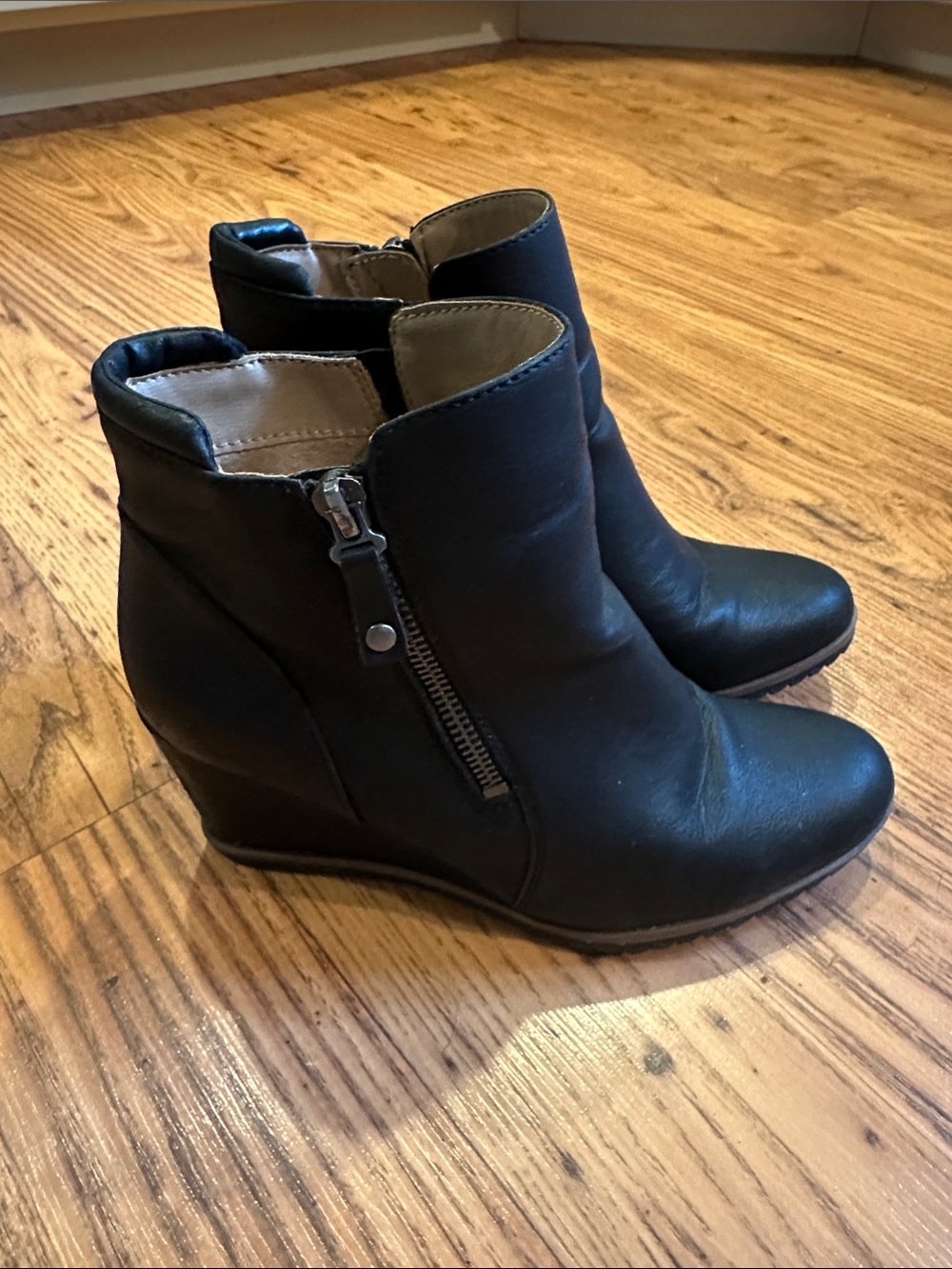 SOUL Naturalizer Black Wedge Ankle Booties with Side Zip